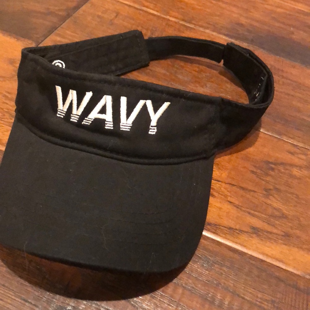 Wavy visor